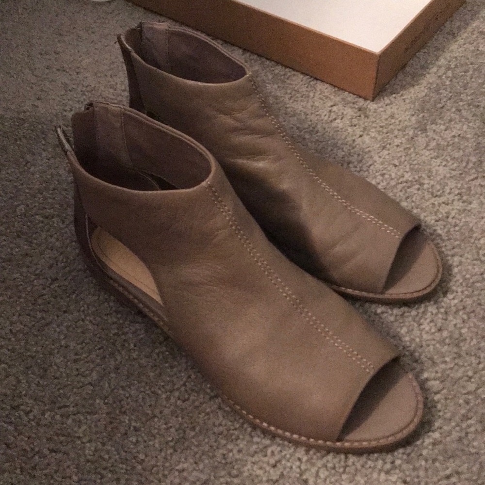 Kelsi Daggar Sterling Sandal in Portobello, size 9